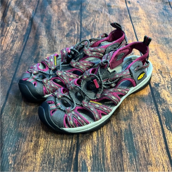 KEEN Whisper Closed Toe Adventure Sport Sandals in Magnet / Sangria 5.5 - Picture 3 of 10